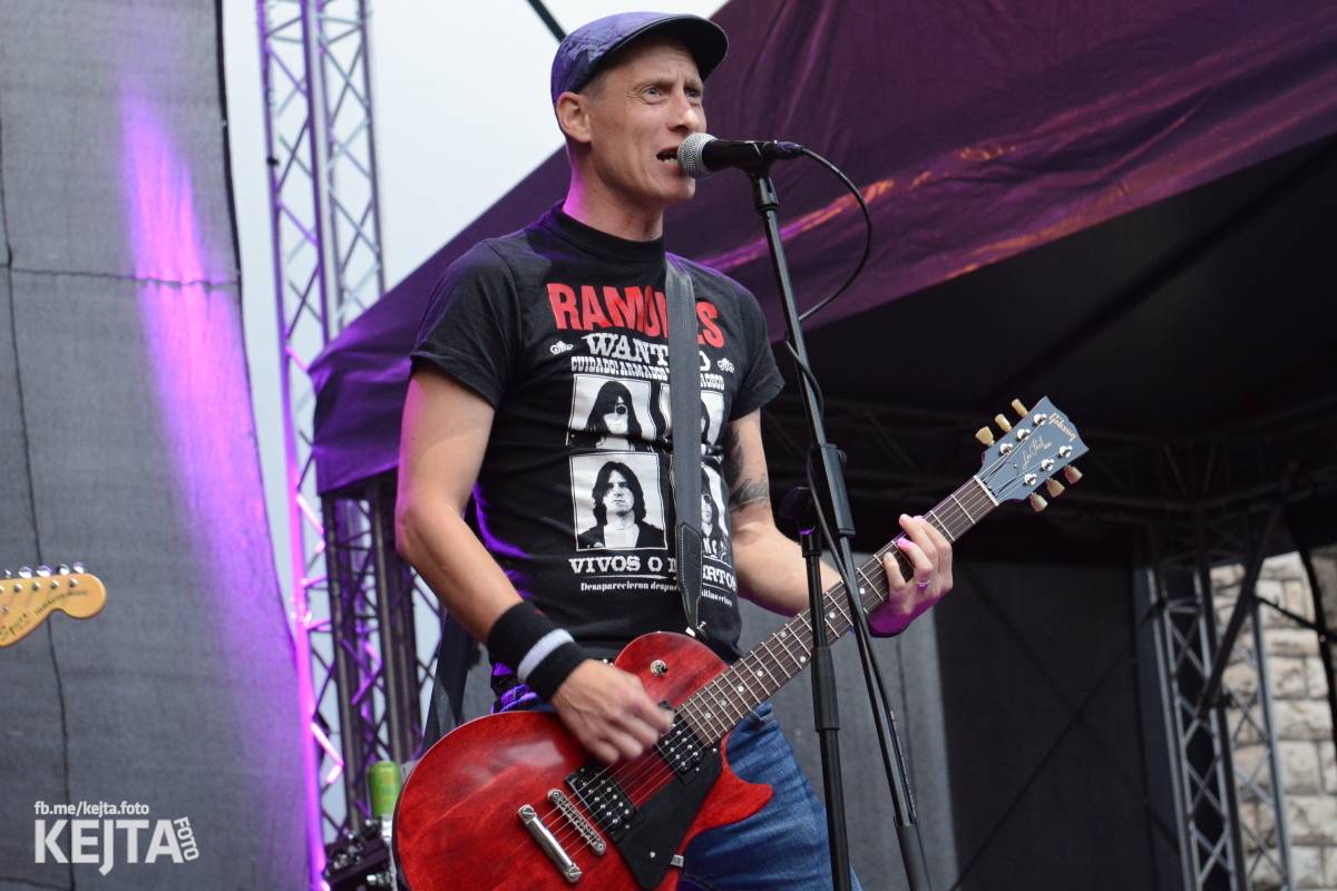 Ska-punková párty na Valníku. V sobotu zahráli Fast Food Orchestra, The Fialky, Krucipüsk a další