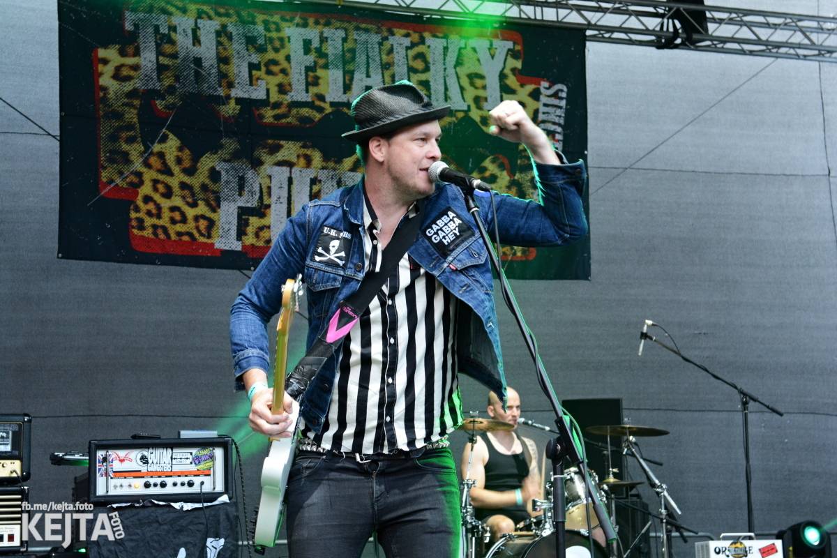 Ska-punková párty na Valníku. V sobotu zahráli Fast Food Orchestra, The Fialky, Krucipüsk a další