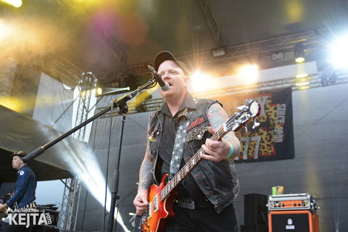 Ska-punková párty na Valníku. V sobotu zahráli Fast Food Orchestra, The Fialky, Krucipüsk a další