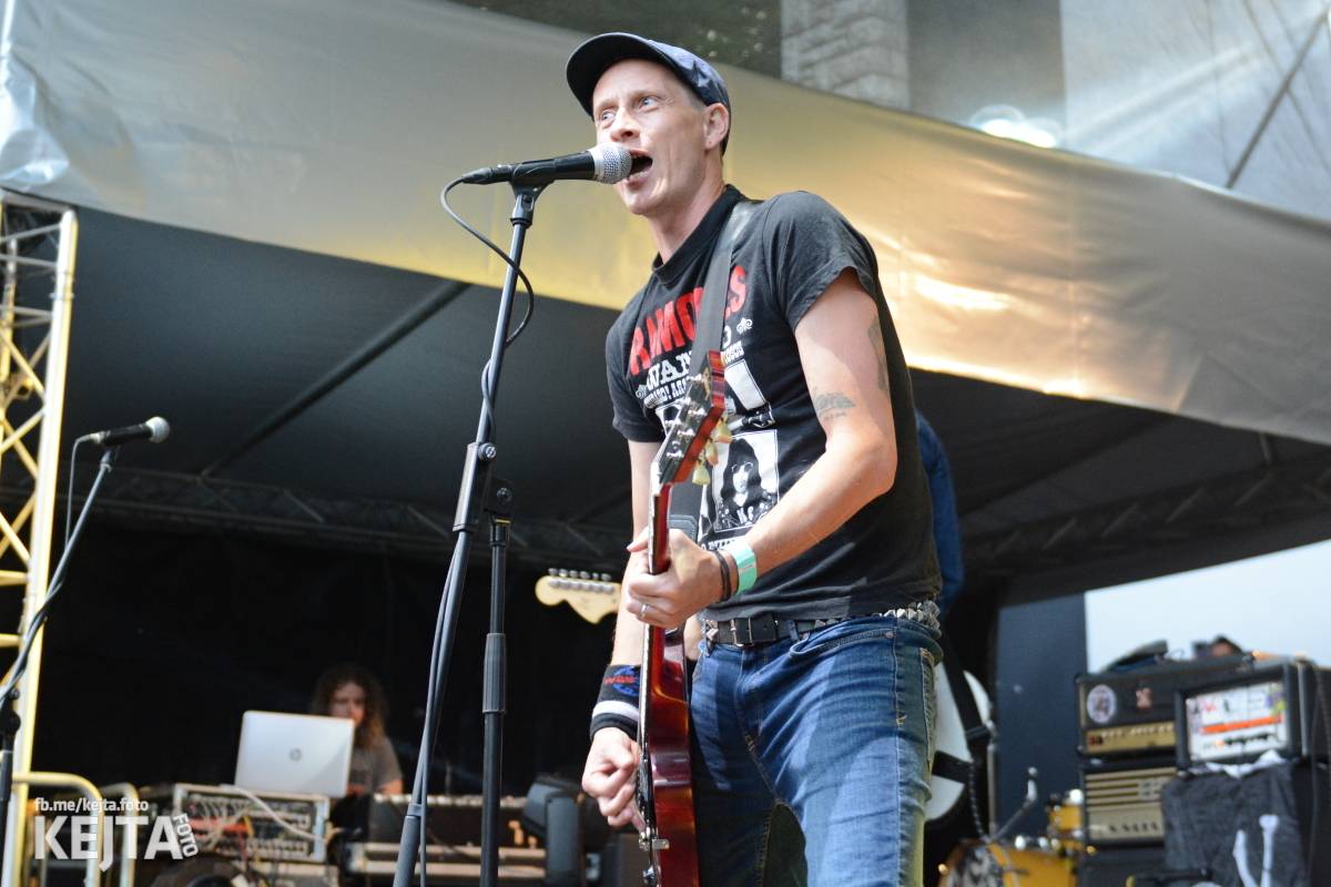 Ska-punková párty na Valníku. V sobotu zahráli Fast Food Orchestra, The Fialky, Krucipüsk a další