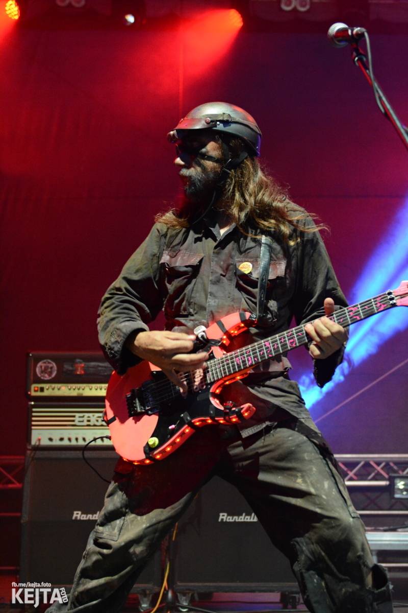 Ska-punková párty na Valníku. V sobotu zahráli Fast Food Orchestra, The Fialky, Krucipüsk a další