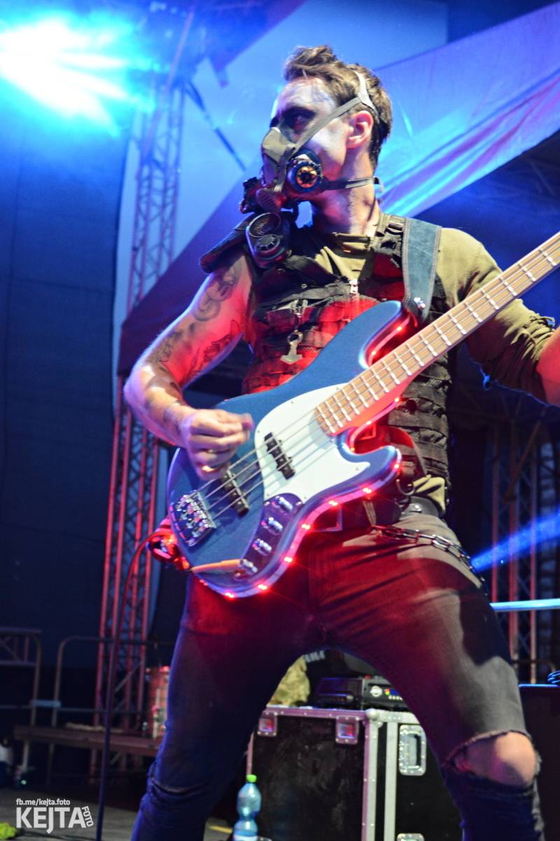 Ska-punková párty na Valníku. V sobotu zahráli Fast Food Orchestra, The Fialky, Krucipüsk a další