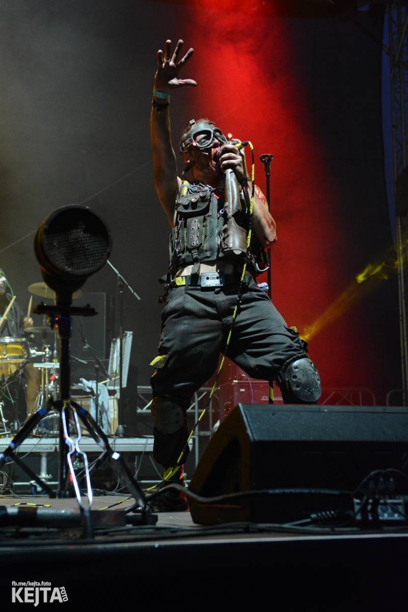 Ska-punková párty na Valníku. V sobotu zahráli Fast Food Orchestra, The Fialky, Krucipüsk a další