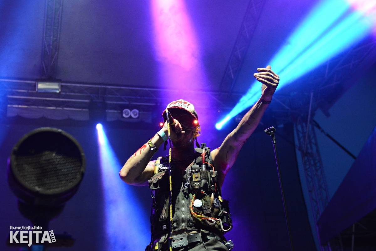 Ska-punková párty na Valníku. V sobotu zahráli Fast Food Orchestra, The Fialky, Krucipüsk a další