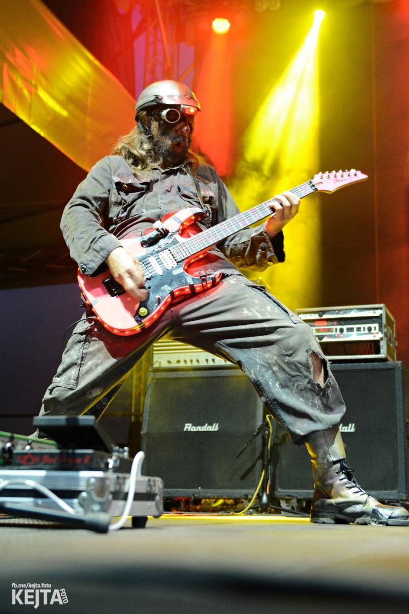 Ska-punková párty na Valníku. V sobotu zahráli Fast Food Orchestra, The Fialky, Krucipüsk a další