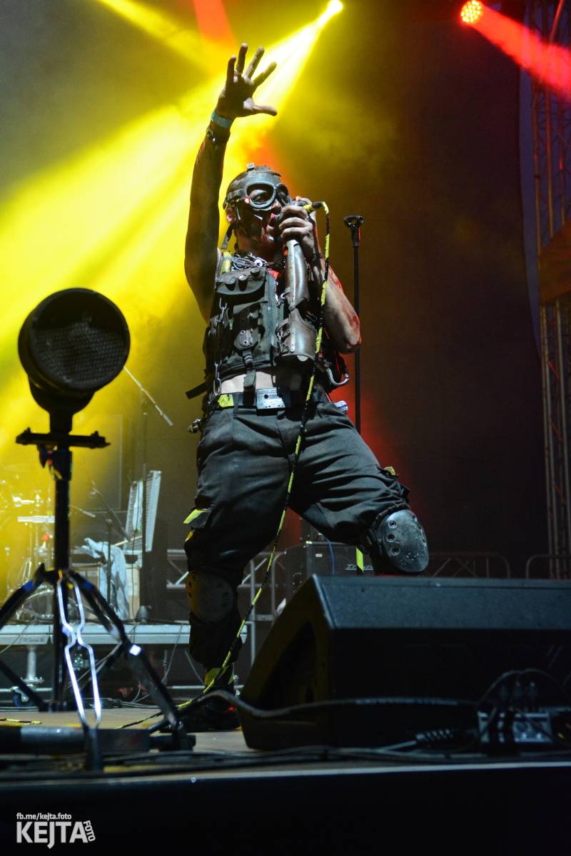 Ska-punková párty na Valníku. V sobotu zahráli Fast Food Orchestra, The Fialky, Krucipüsk a další