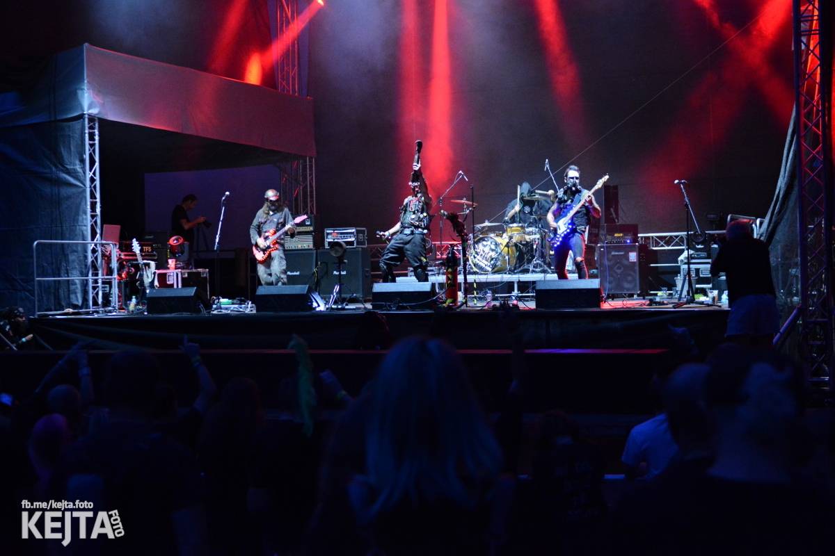 Ska-punková párty na Valníku. V sobotu zahráli Fast Food Orchestra, The Fialky, Krucipüsk a další