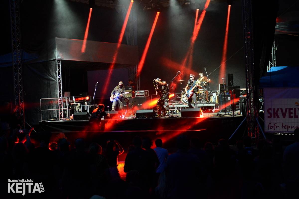 Ska-punková párty na Valníku. V sobotu zahráli Fast Food Orchestra, The Fialky, Krucipüsk a další