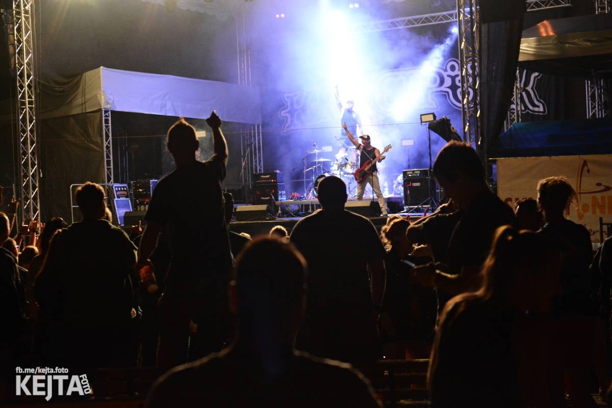 Ska-punková párty na Valníku. V sobotu zahráli Fast Food Orchestra, The Fialky, Krucipüsk a další