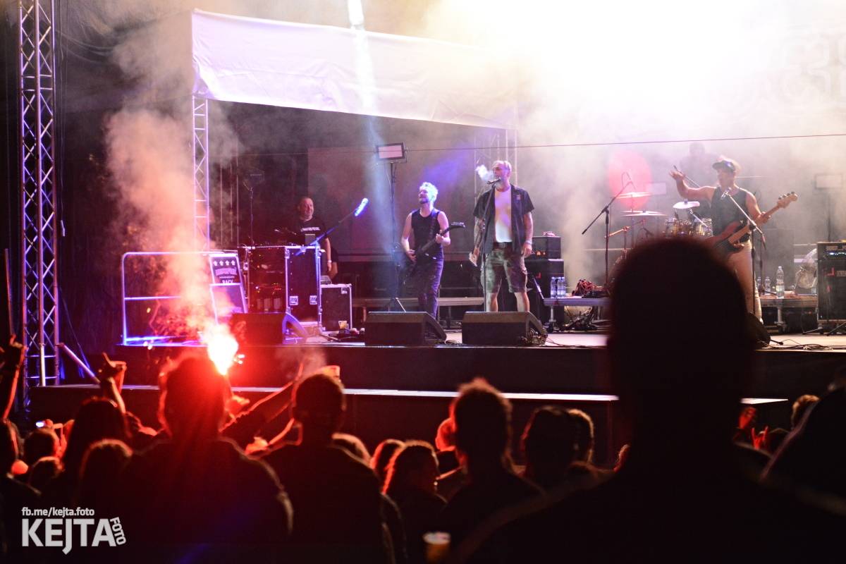 Ska-punková párty na Valníku. V sobotu zahráli Fast Food Orchestra, The Fialky, Krucipüsk a další