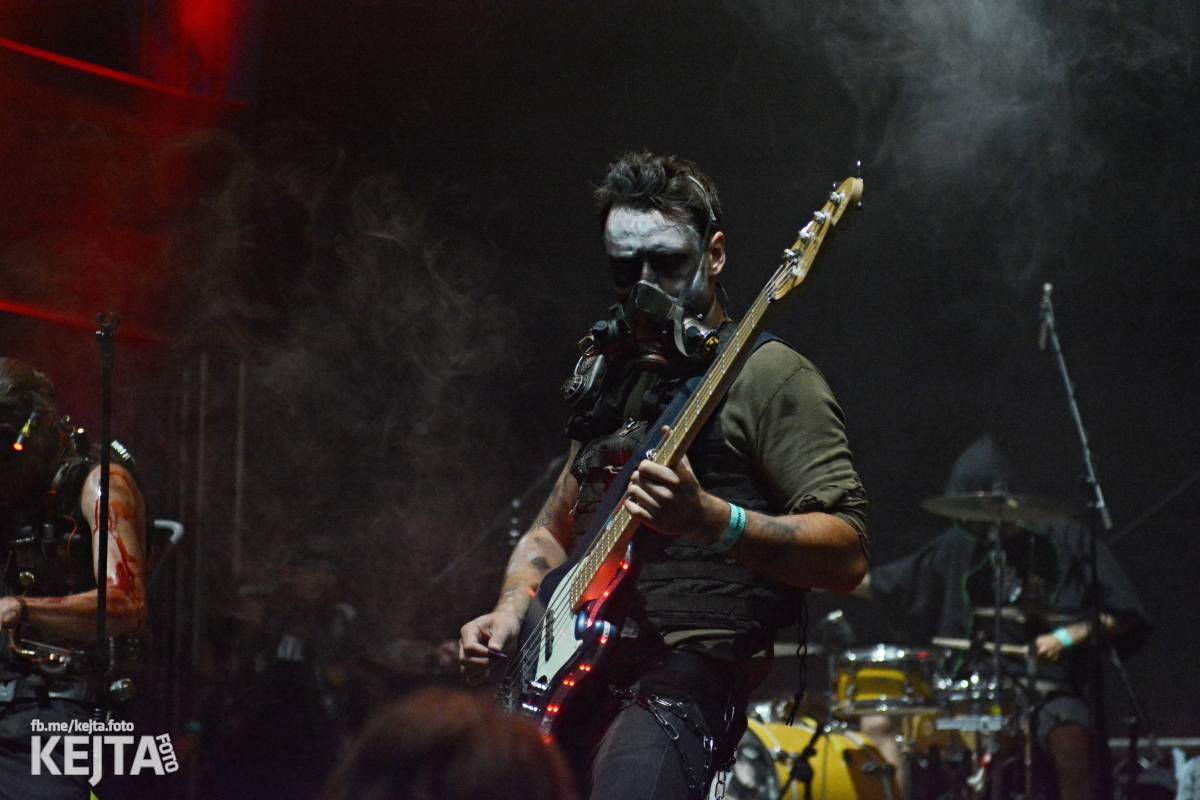 Ska-punková párty na Valníku. V sobotu zahráli Fast Food Orchestra, The Fialky, Krucipüsk a další