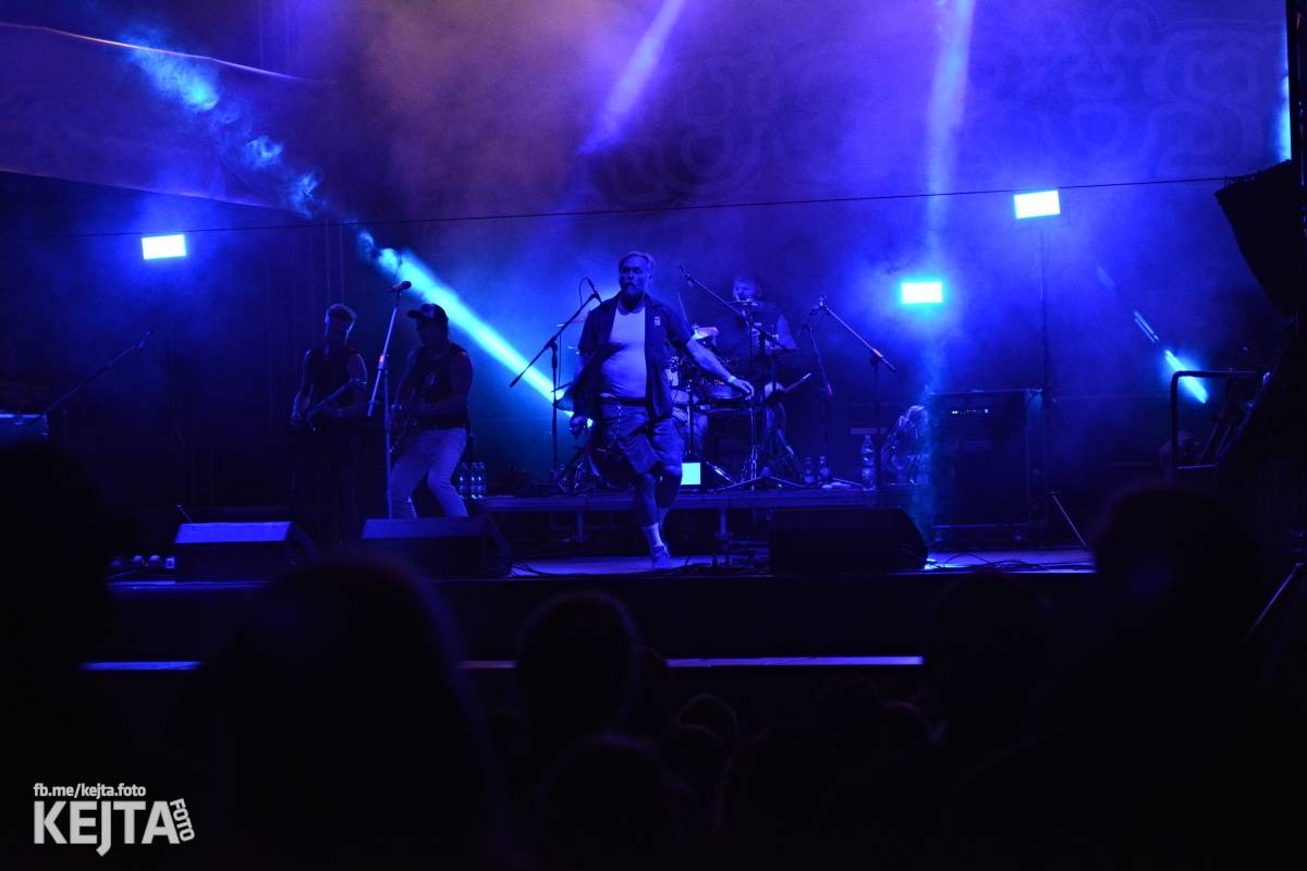 Ska-punková párty na Valníku. V sobotu zahráli Fast Food Orchestra, The Fialky, Krucipüsk a další