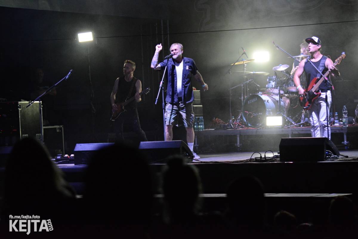 Ska-punková párty na Valníku. V sobotu zahráli Fast Food Orchestra, The Fialky, Krucipüsk a další