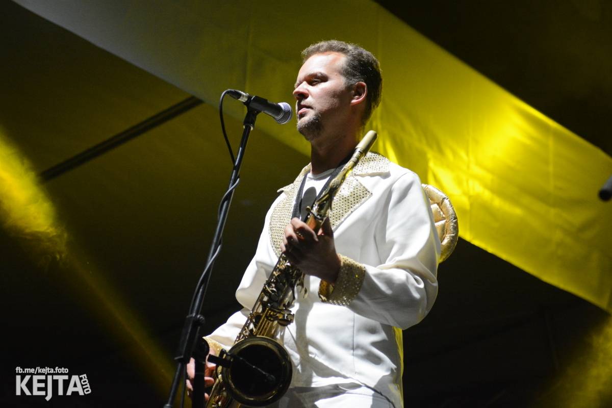 Ska-punková párty na Valníku. V sobotu zahráli Fast Food Orchestra, The Fialky, Krucipüsk a další