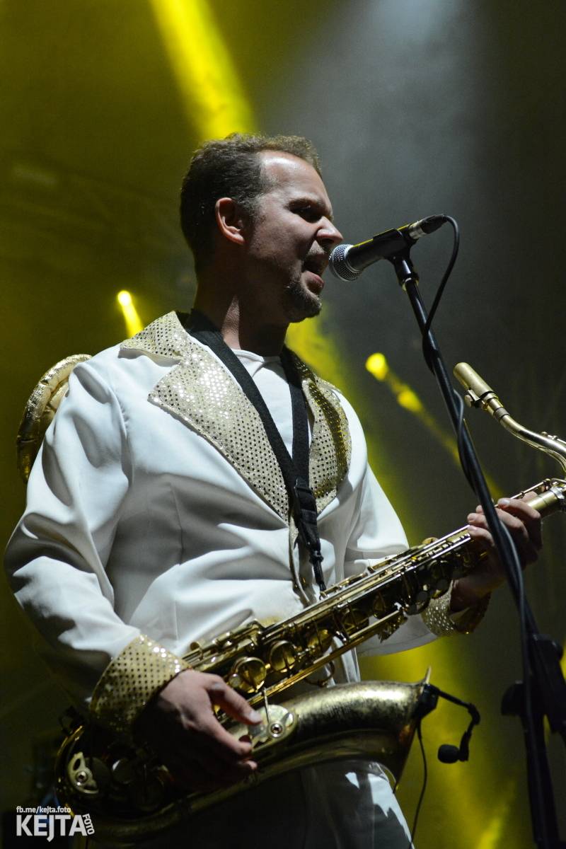 Ska-punková párty na Valníku. V sobotu zahráli Fast Food Orchestra, The Fialky, Krucipüsk a další