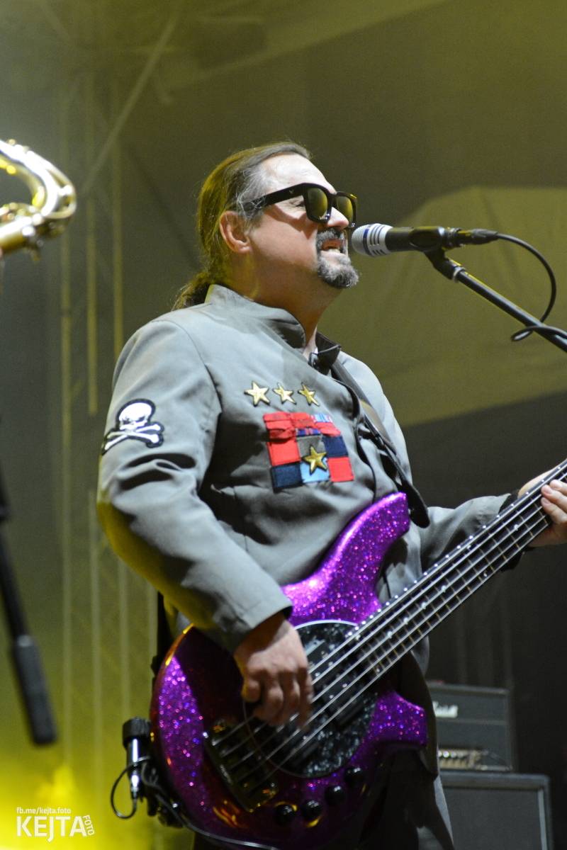 Ska-punková párty na Valníku. V sobotu zahráli Fast Food Orchestra, The Fialky, Krucipüsk a další