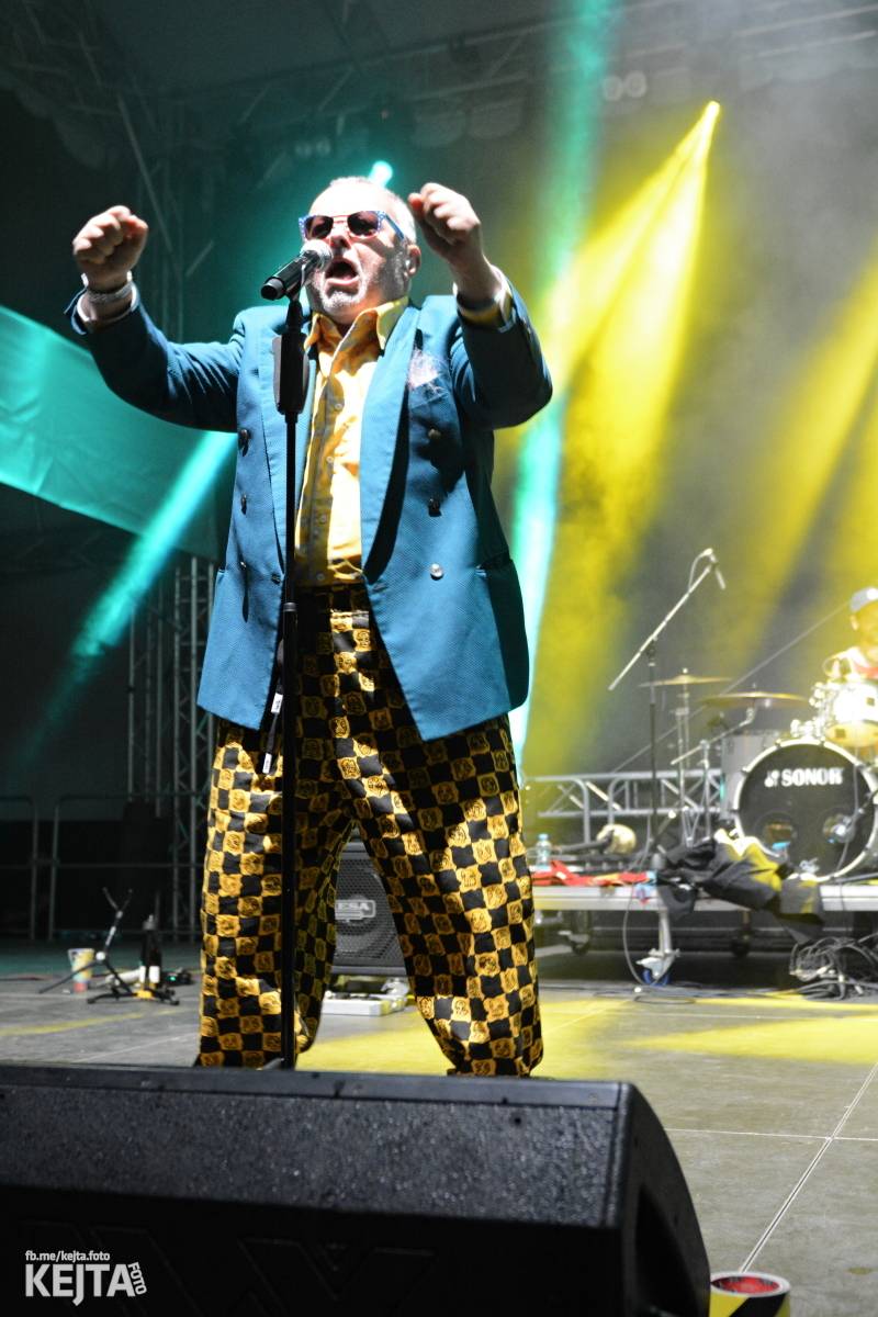 Ska-punková párty na Valníku. V sobotu zahráli Fast Food Orchestra, The Fialky, Krucipüsk a další