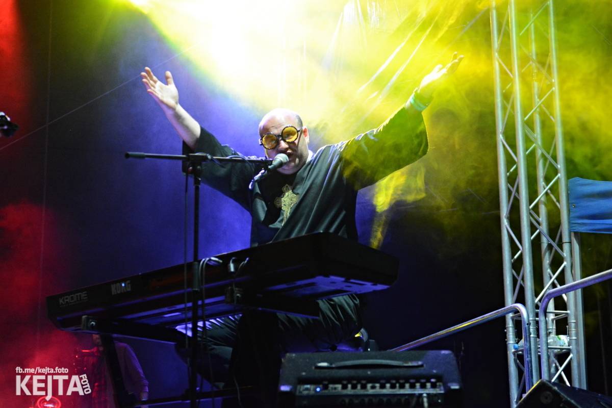 Ska-punková párty na Valníku. V sobotu zahráli Fast Food Orchestra, The Fialky, Krucipüsk a další