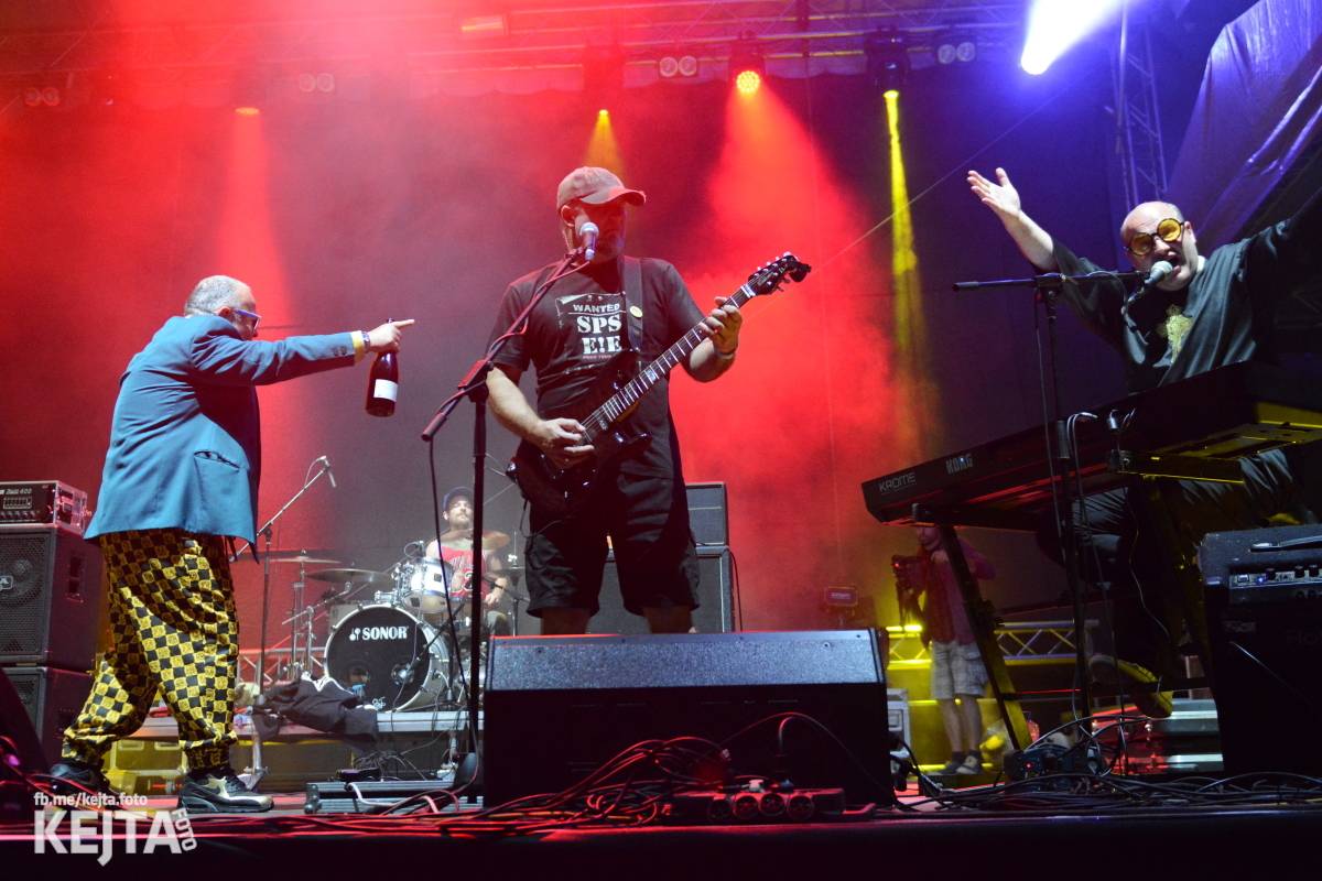 Ska-punková párty na Valníku. V sobotu zahráli Fast Food Orchestra, The Fialky, Krucipüsk a další