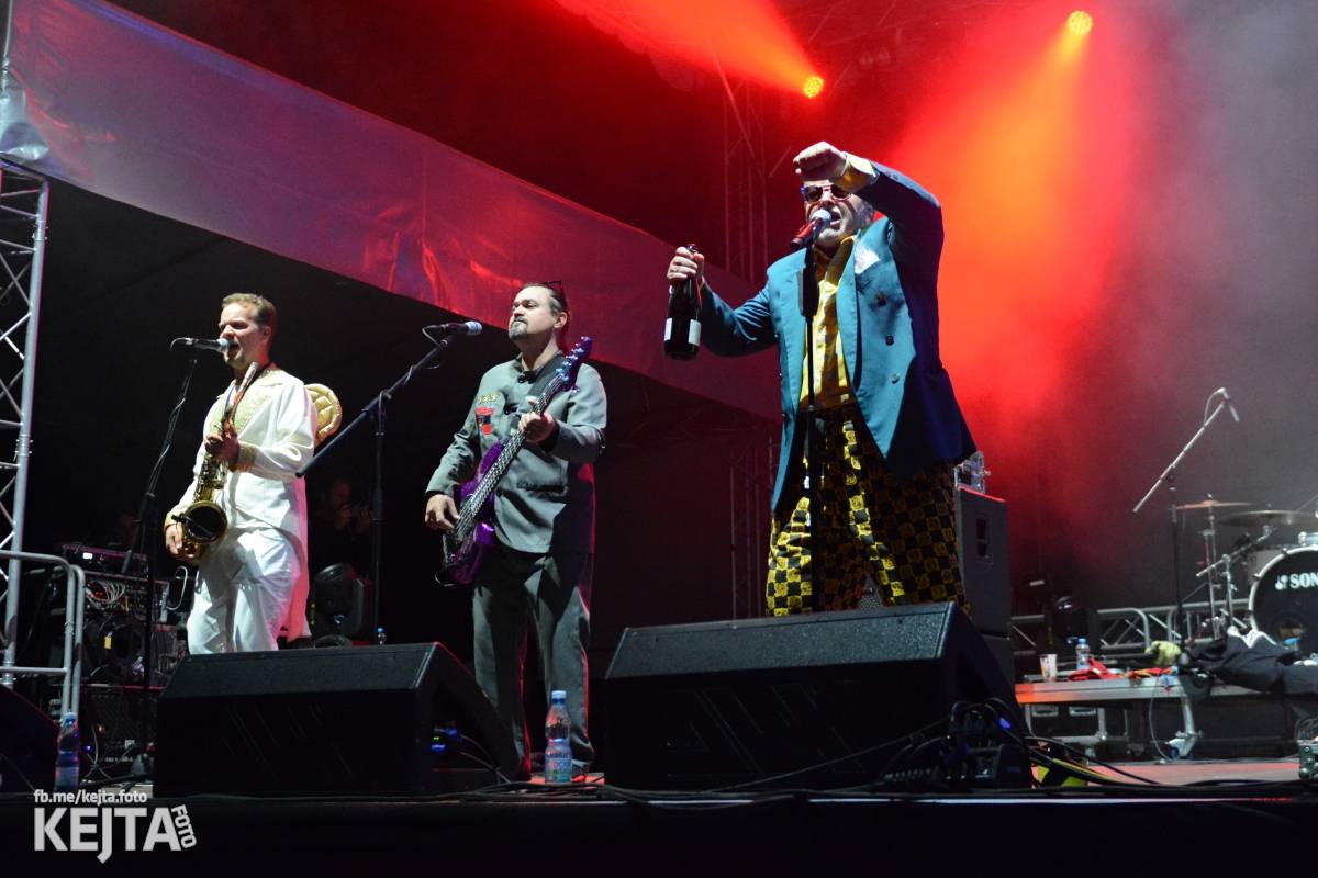 Ska-punková párty na Valníku. V sobotu zahráli Fast Food Orchestra, The Fialky, Krucipüsk a další