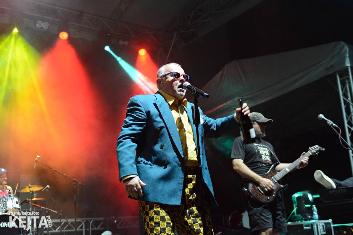 Ska-punková párty na Valníku. V sobotu zahráli Fast Food Orchestra, The Fialky, Krucipüsk a další