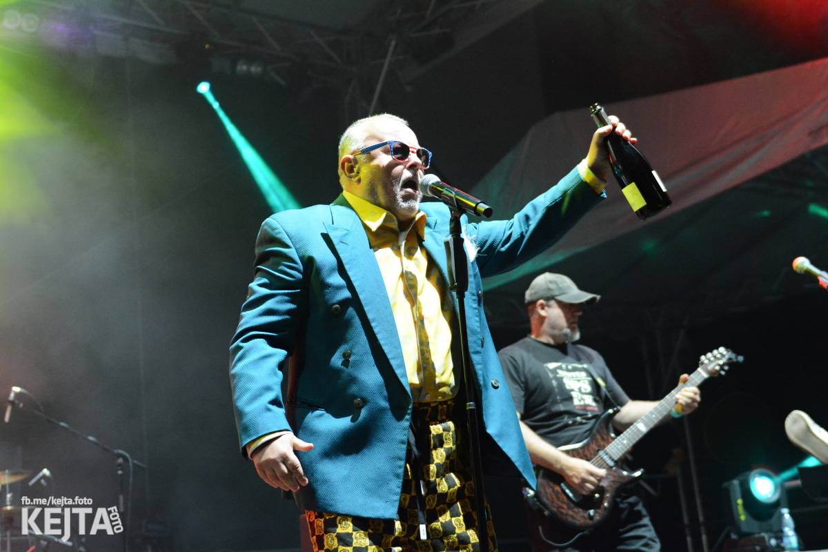 Ska-punková párty na Valníku. V sobotu zahráli Fast Food Orchestra, The Fialky, Krucipüsk a další