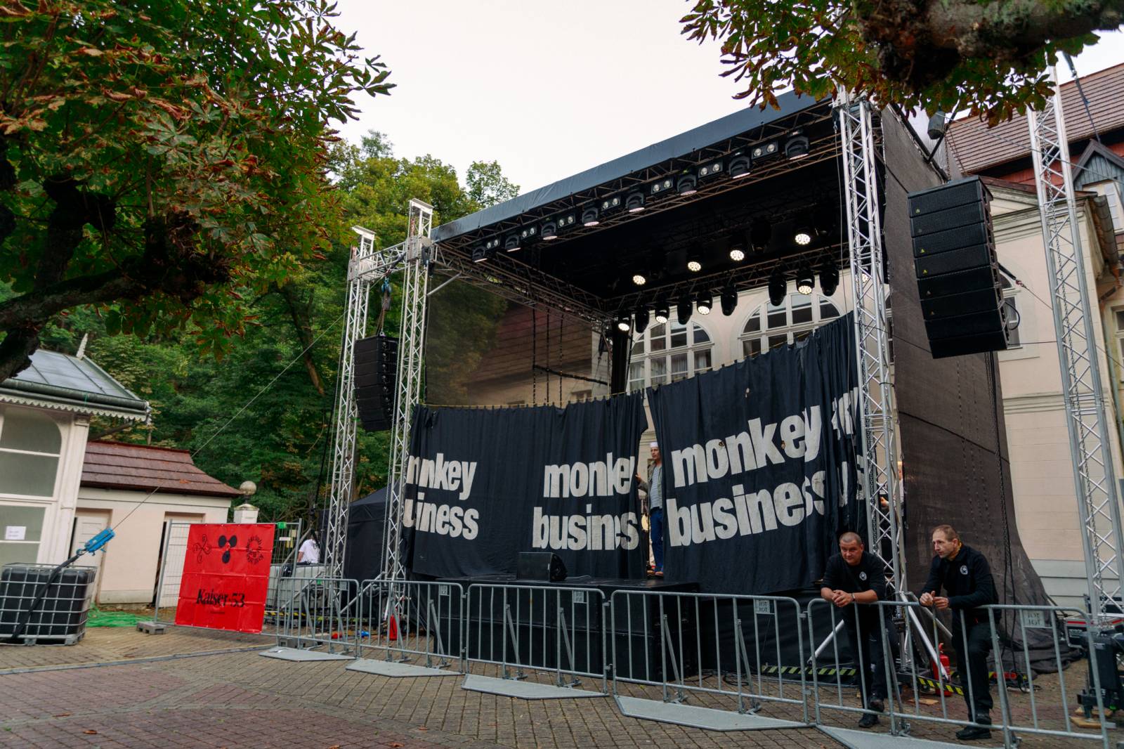 Monkey Business otevřeli v Karlových Varech legendární klub Kaiser 55, zahrál také Michael V. a Robot