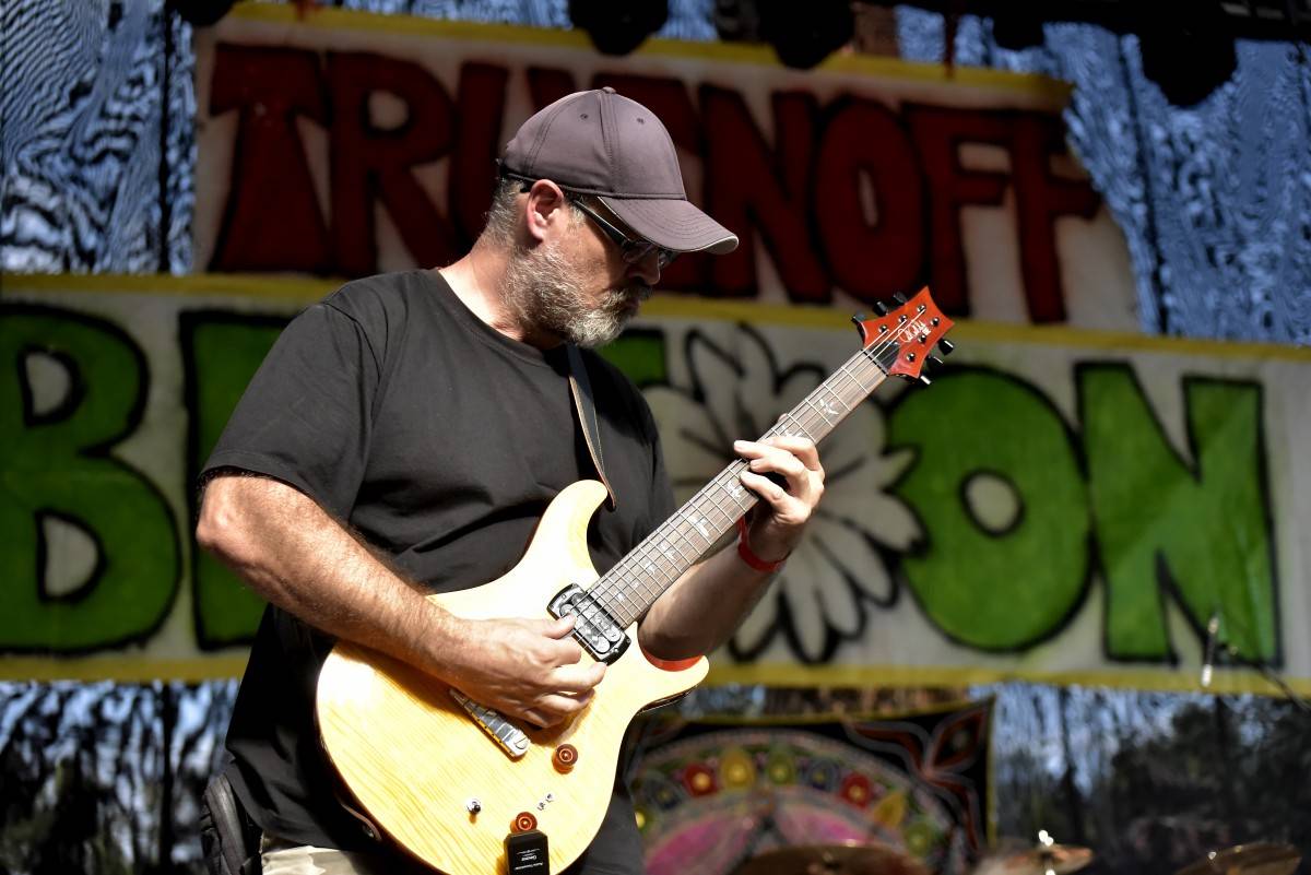 TrutnOFF přinesl do Brna spikleneckou atmosféru, zahráli Michal Prokop, Pražský výběr i Visací zámek