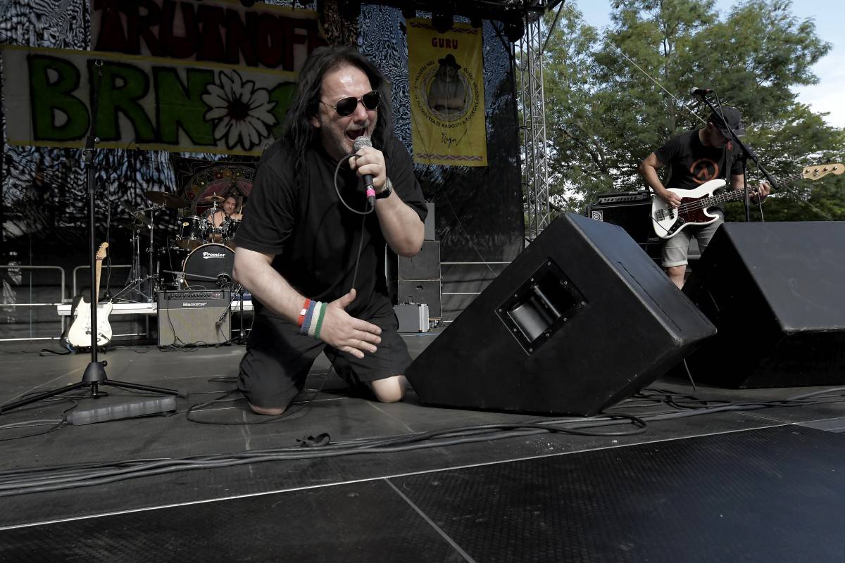 TrutnOFF přinesl do Brna spikleneckou atmosféru, zahráli Michal Prokop, Pražský výběr i Visací zámek