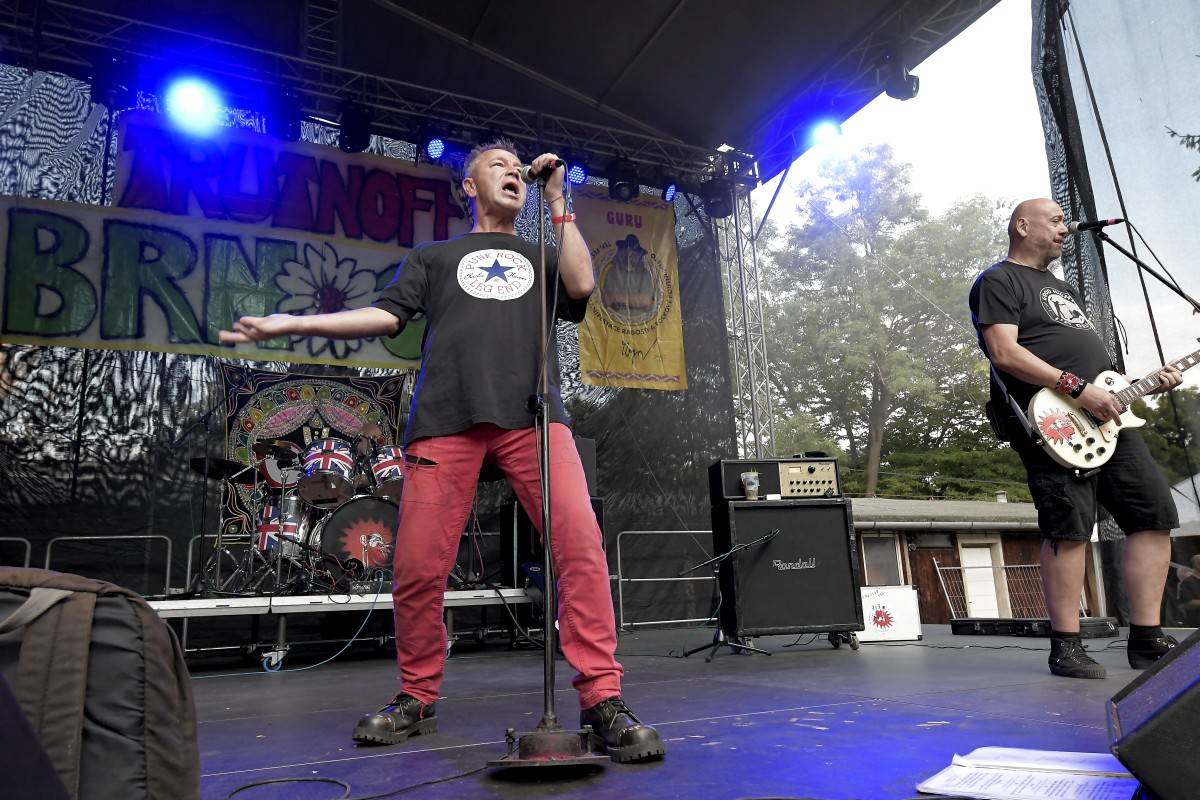 TrutnOFF přinesl do Brna spikleneckou atmosféru, zahráli Michal Prokop, Pražský výběr i Visací zámek