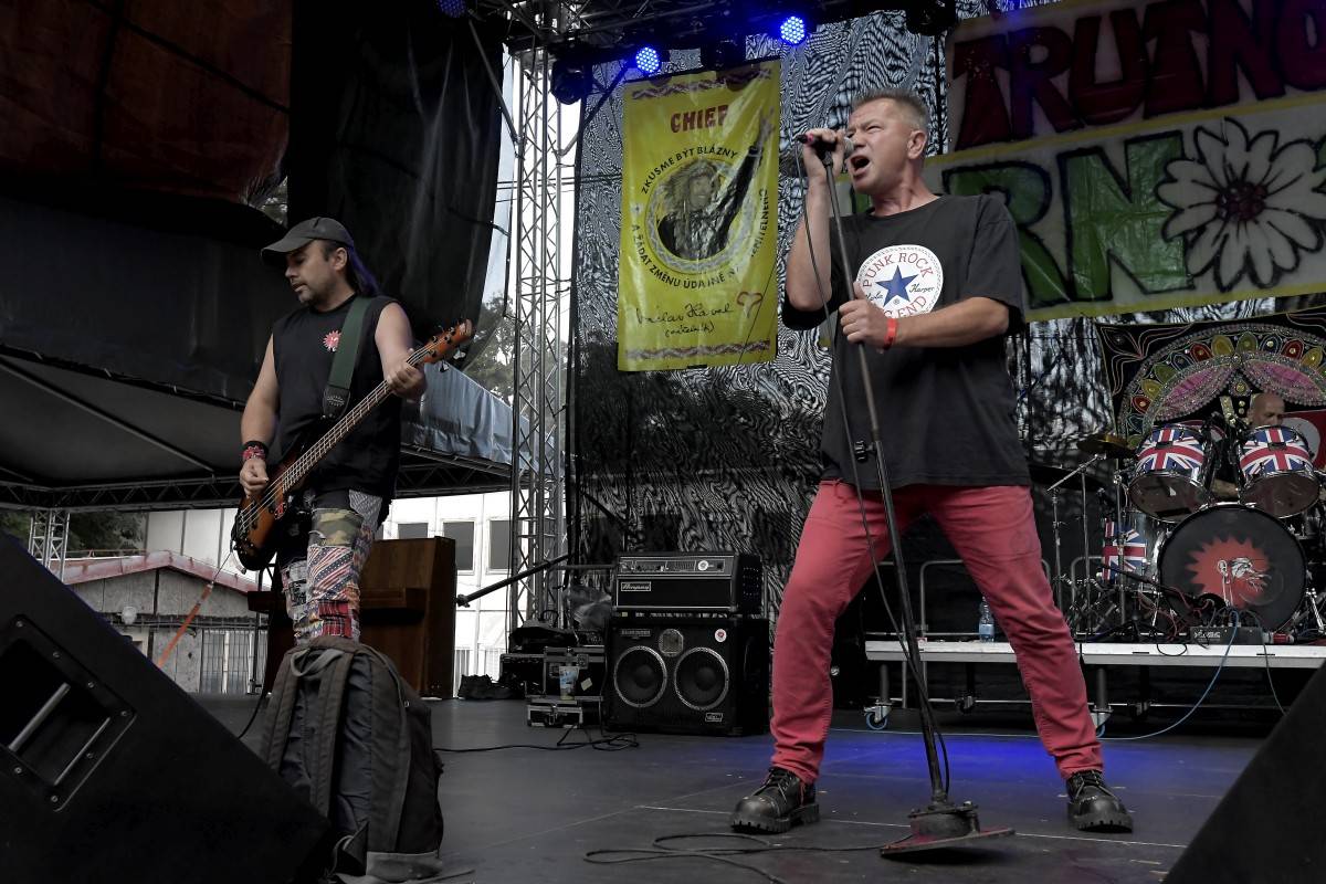 TrutnOFF přinesl do Brna spikleneckou atmosféru, zahráli Michal Prokop, Pražský výběr i Visací zámek