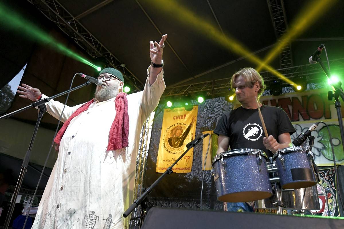 TrutnOFF přinesl do Brna spikleneckou atmosféru, zahráli Michal Prokop, Pražský výběr i Visací zámek