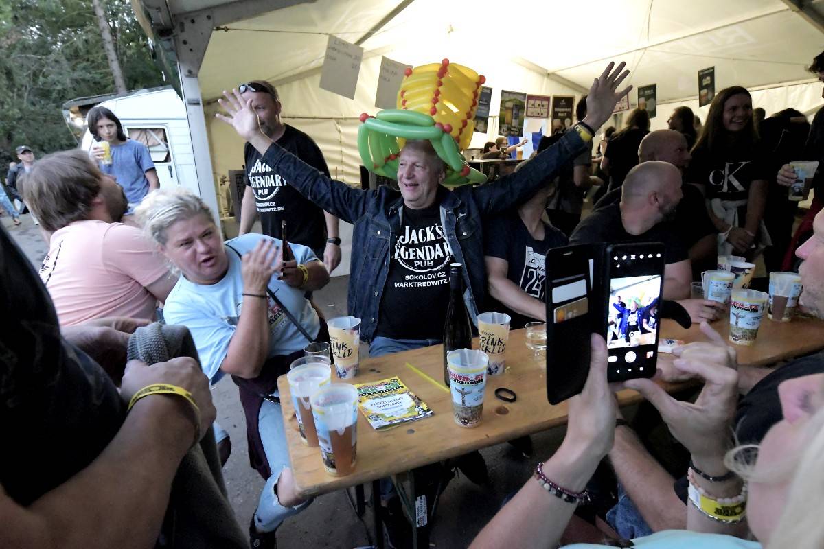 TrutnOFF přinesl do Brna spikleneckou atmosféru, zahráli Michal Prokop, Pražský výběr i Visací zámek