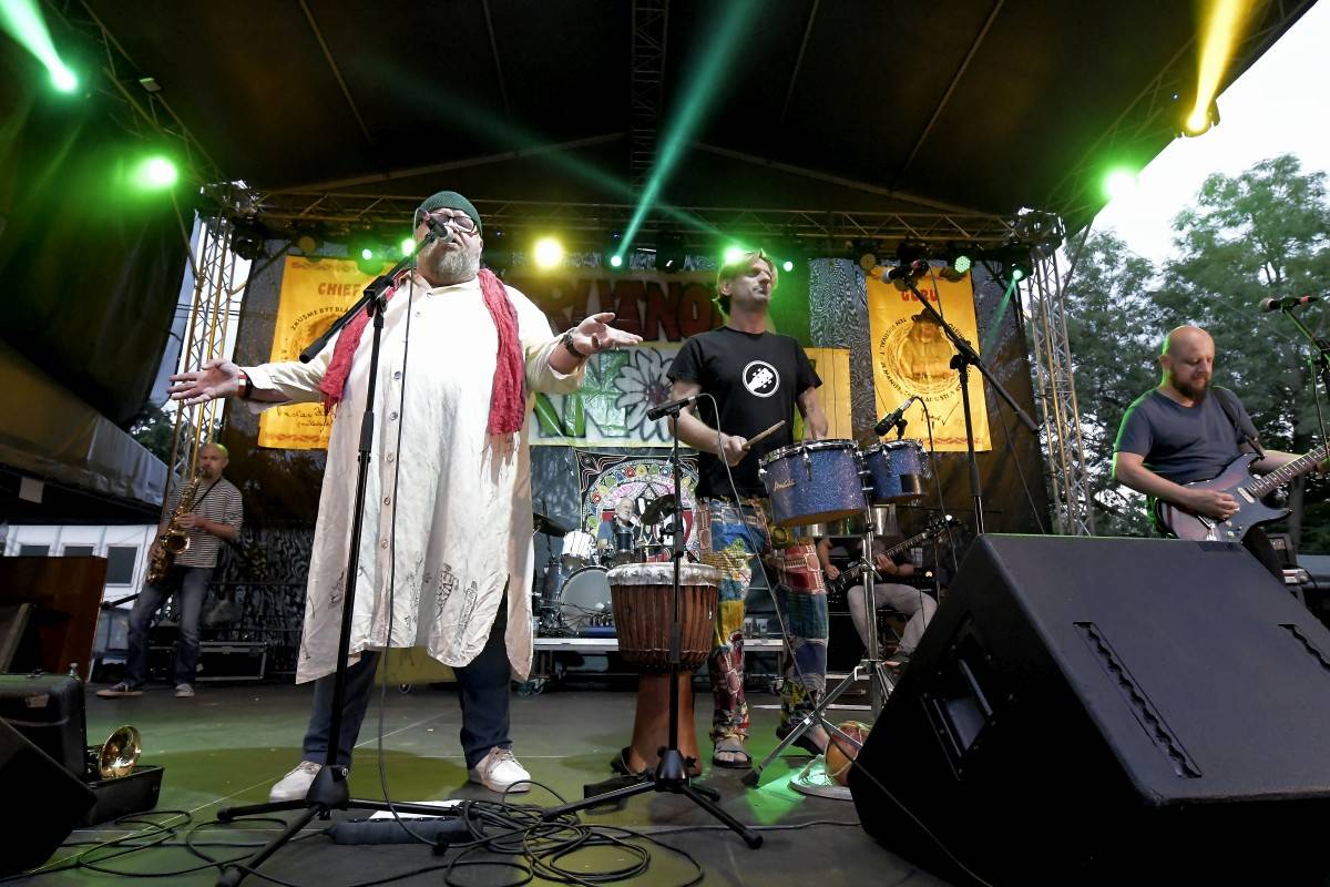 TrutnOFF přinesl do Brna spikleneckou atmosféru, zahráli Michal Prokop, Pražský výběr i Visací zámek