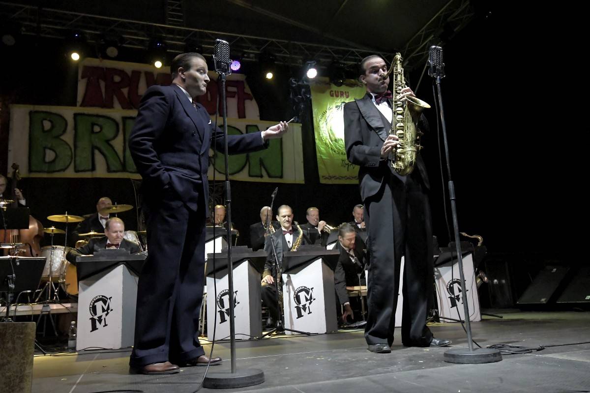 TrutnOFF přinesl do Brna spikleneckou atmosféru, zahráli Michal Prokop, Pražský výběr i Visací zámek