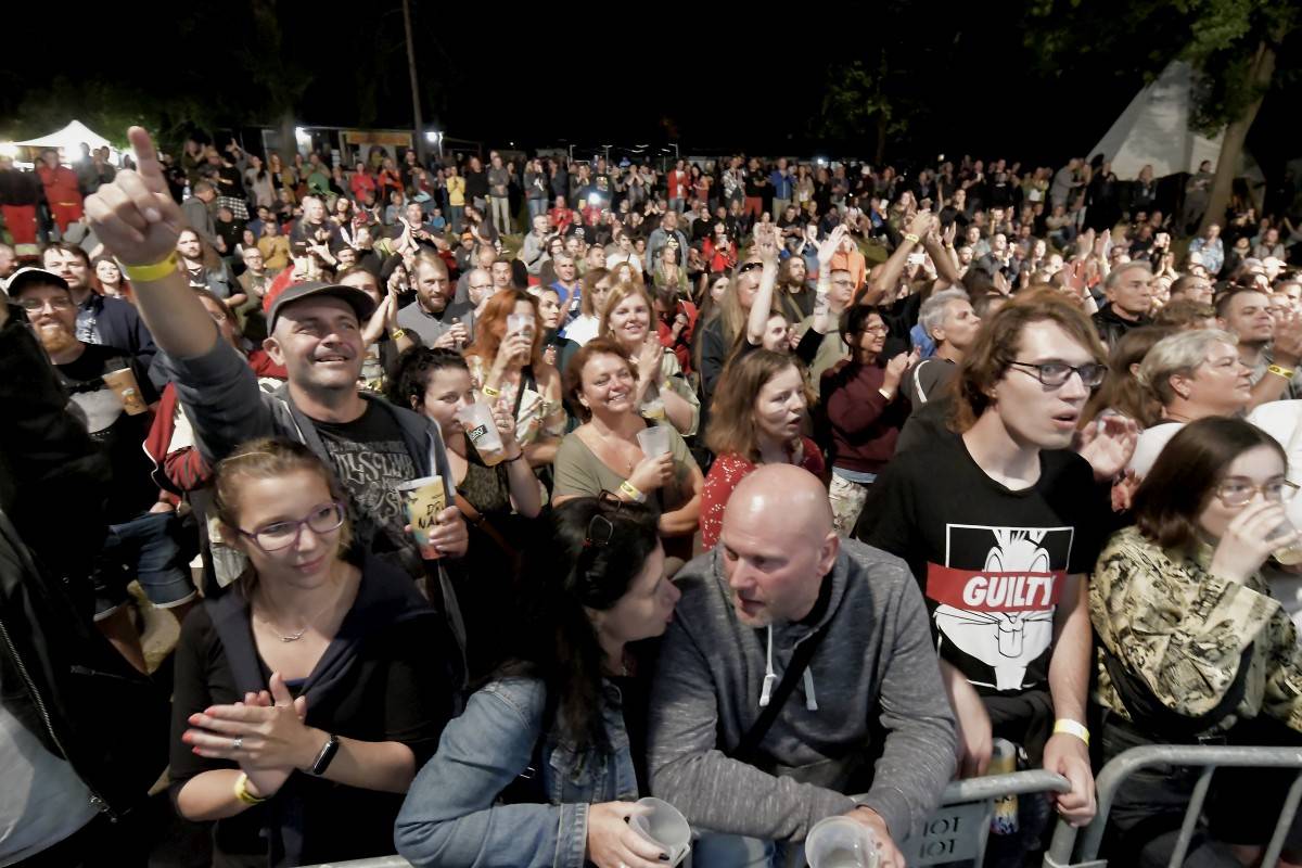 TrutnOFF přinesl do Brna spikleneckou atmosféru, zahráli Michal Prokop, Pražský výběr i Visací zámek