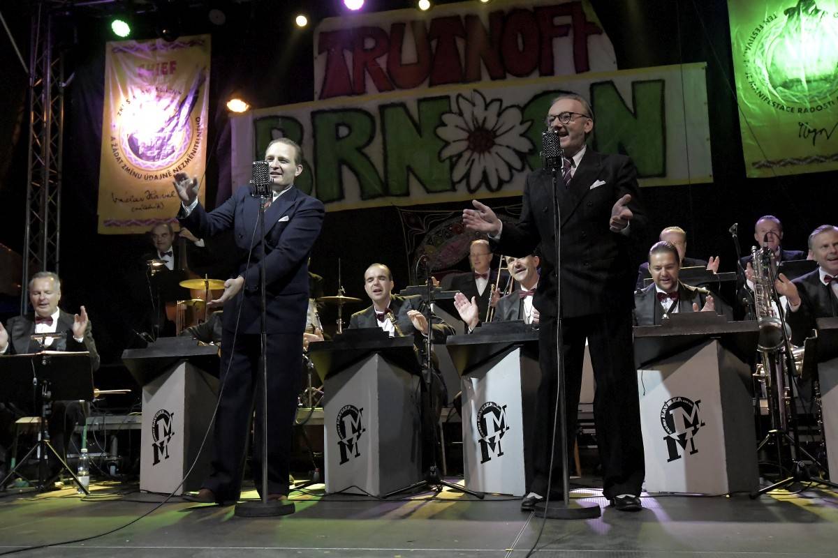 TrutnOFF přinesl do Brna spikleneckou atmosféru, zahráli Michal Prokop, Pražský výběr i Visací zámek