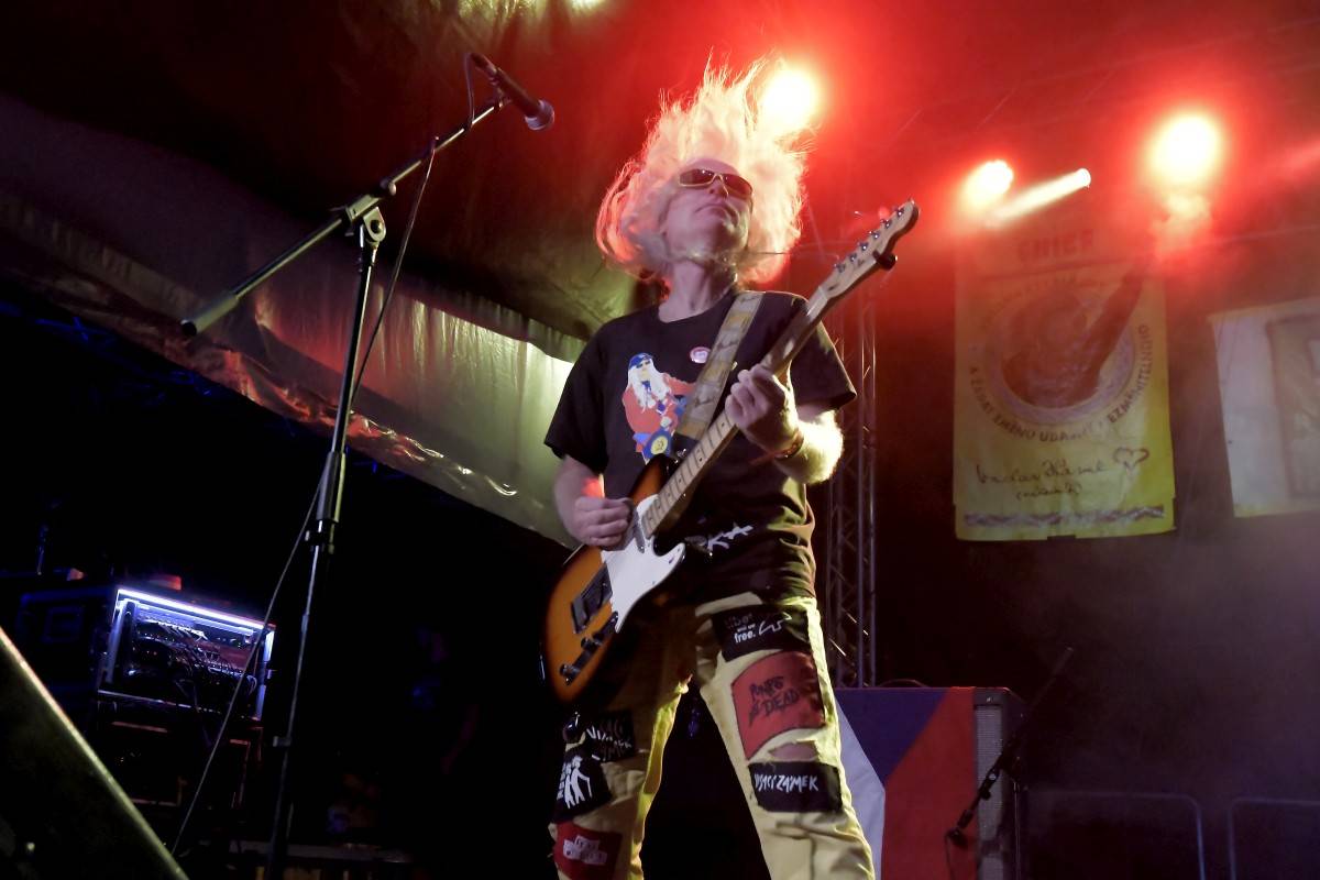 TrutnOFF přinesl do Brna spikleneckou atmosféru, zahráli Michal Prokop, Pražský výběr i Visací zámek