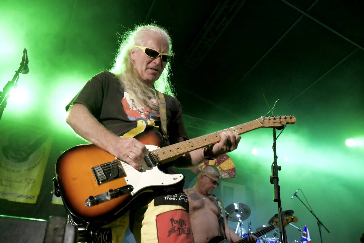 TrutnOFF přinesl do Brna spikleneckou atmosféru, zahráli Michal Prokop, Pražský výběr i Visací zámek