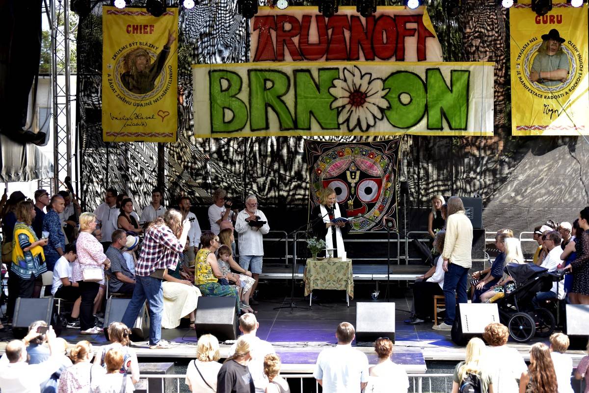 TrutnOFF přinesl do Brna spikleneckou atmosféru, zahráli Michal Prokop, Pražský výběr i Visací zámek