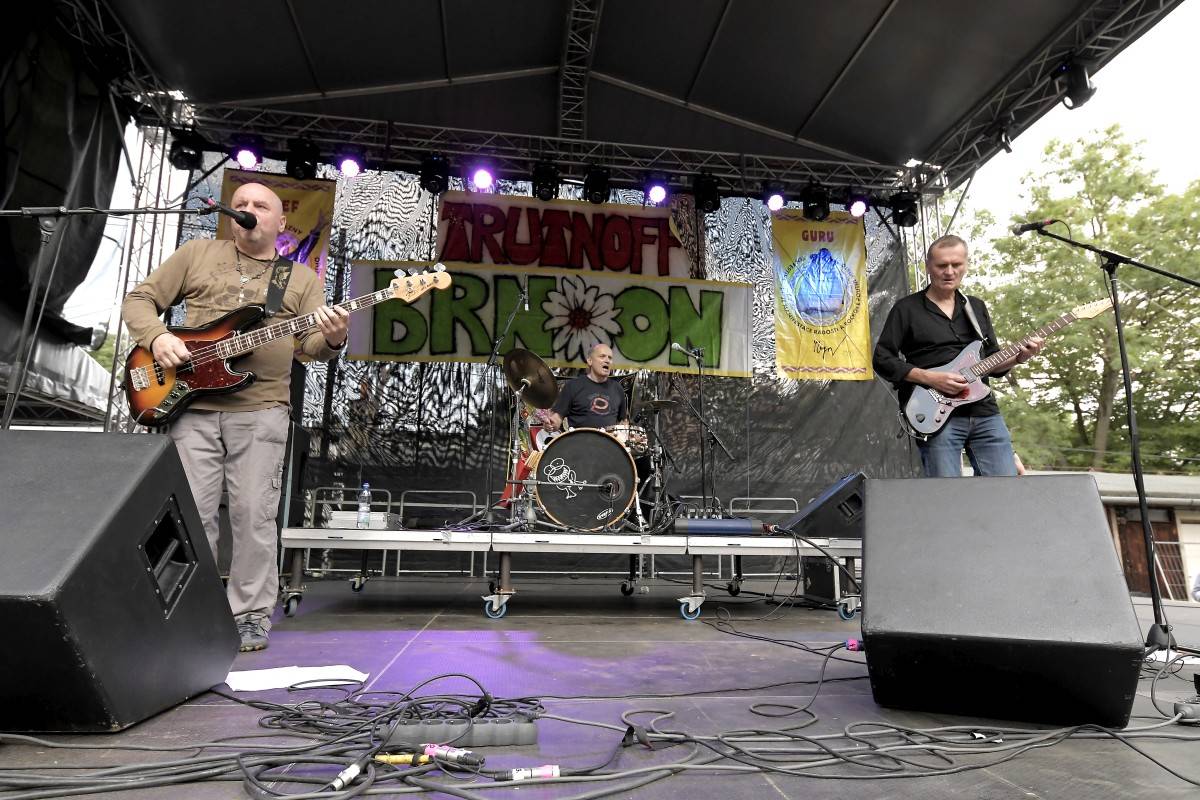 TrutnOFF přinesl do Brna spikleneckou atmosféru, zahráli Michal Prokop, Pražský výběr i Visací zámek