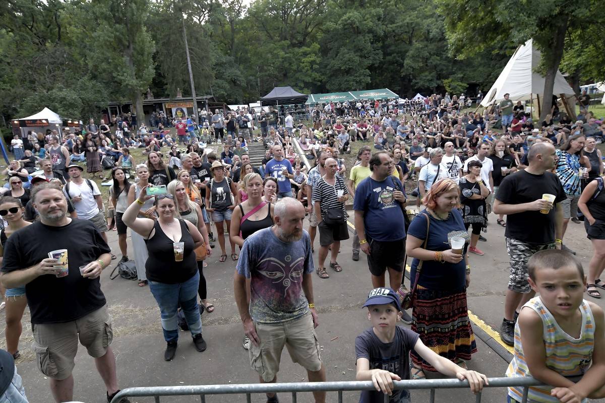 TrutnOFF přinesl do Brna spikleneckou atmosféru, zahráli Michal Prokop, Pražský výběr i Visací zámek