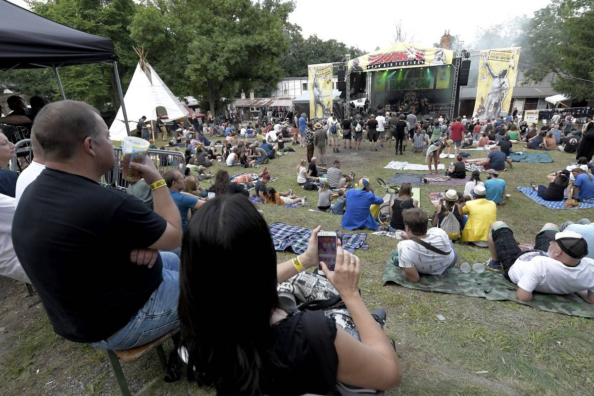 TrutnOFF přinesl do Brna spikleneckou atmosféru, zahráli Michal Prokop, Pražský výběr i Visací zámek