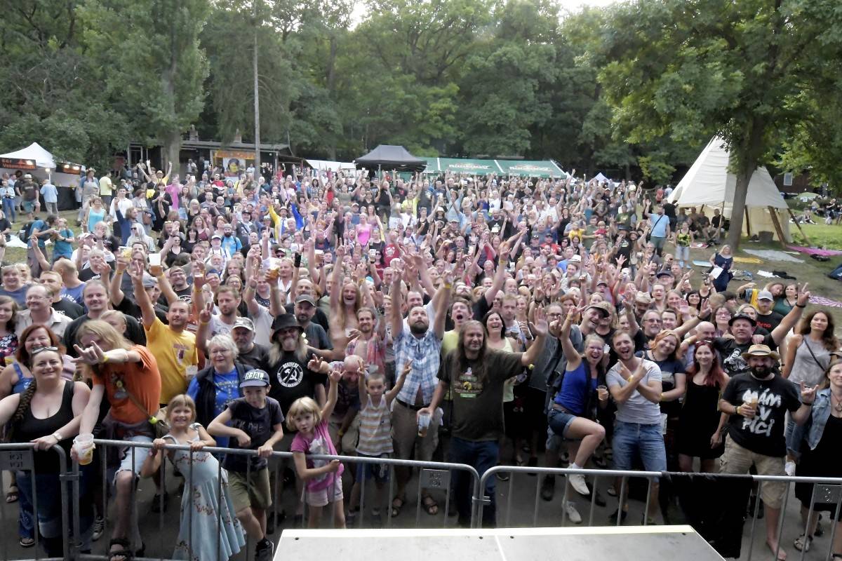 TrutnOFF přinesl do Brna spikleneckou atmosféru, zahráli Michal Prokop, Pražský výběr i Visací zámek