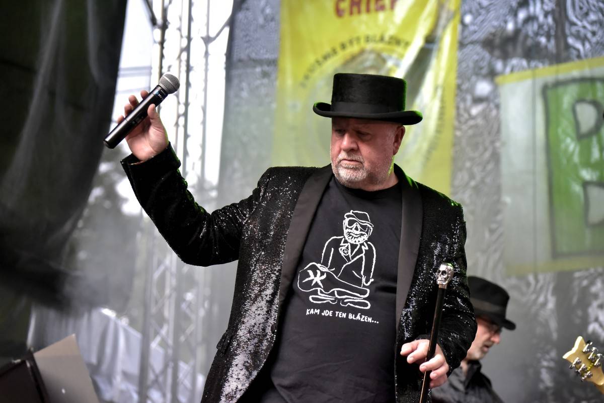 TrutnOFF přinesl do Brna spikleneckou atmosféru, zahráli Michal Prokop, Pražský výběr i Visací zámek