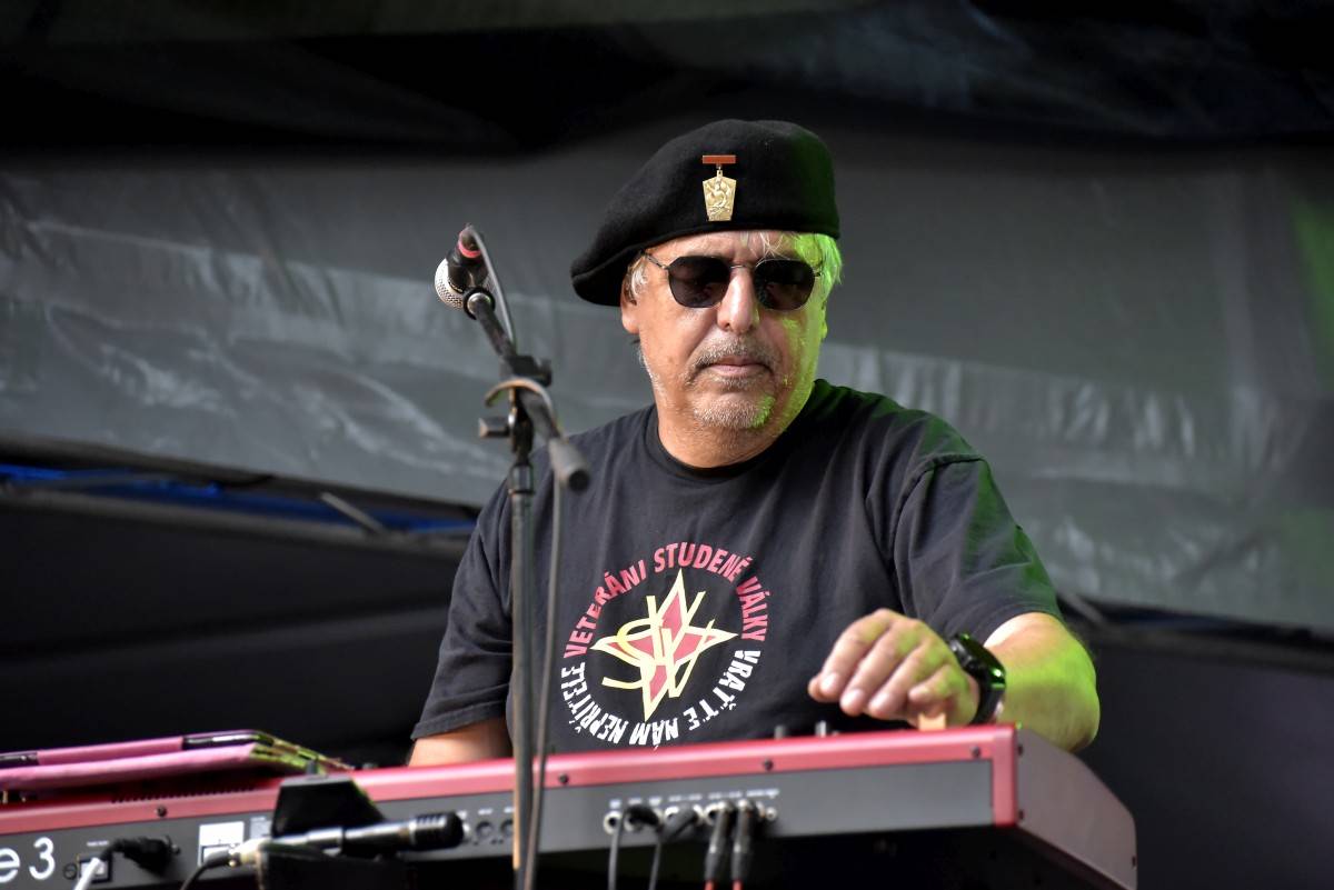 TrutnOFF přinesl do Brna spikleneckou atmosféru, zahráli Michal Prokop, Pražský výběr i Visací zámek