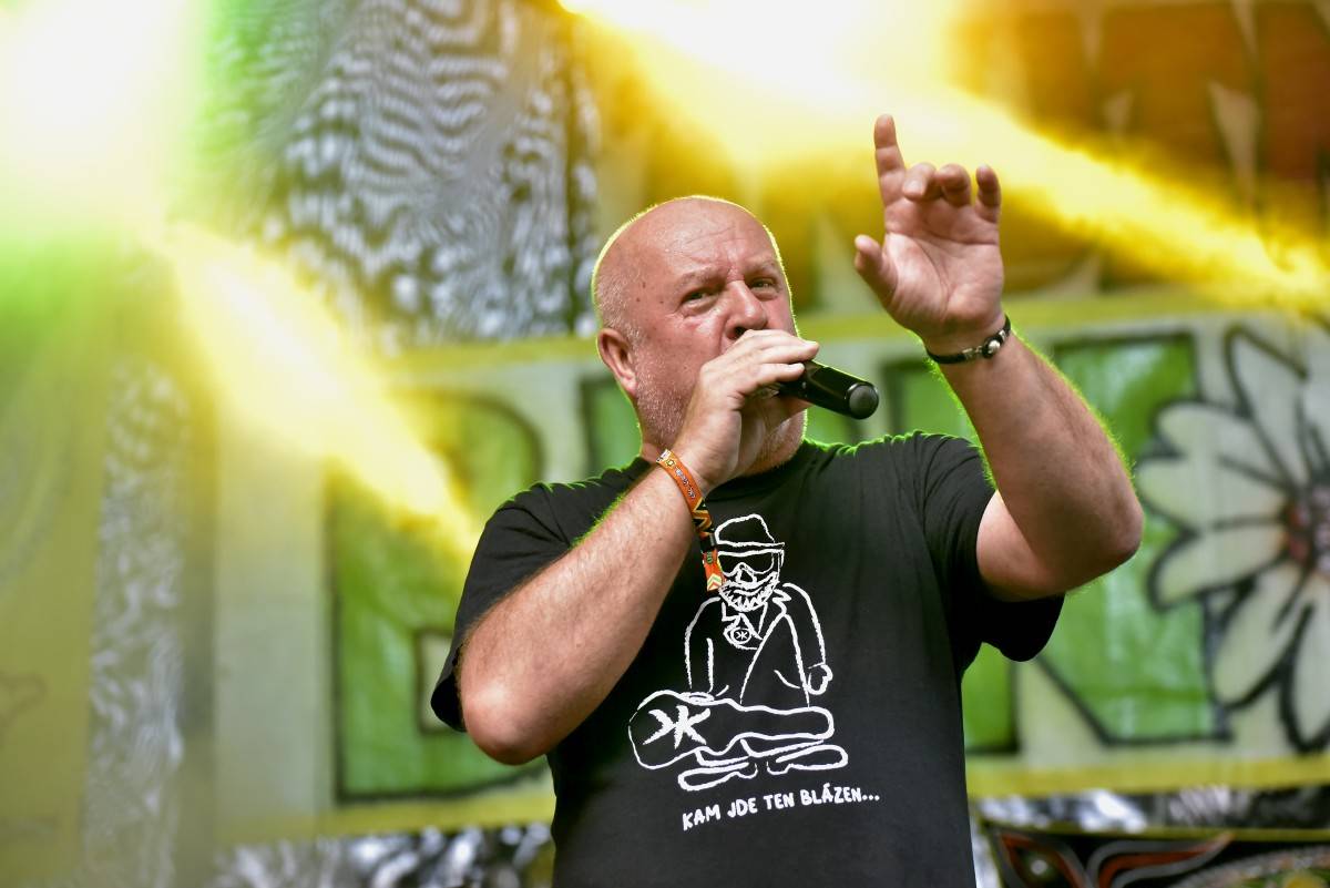 TrutnOFF přinesl do Brna spikleneckou atmosféru, zahráli Michal Prokop, Pražský výběr i Visací zámek