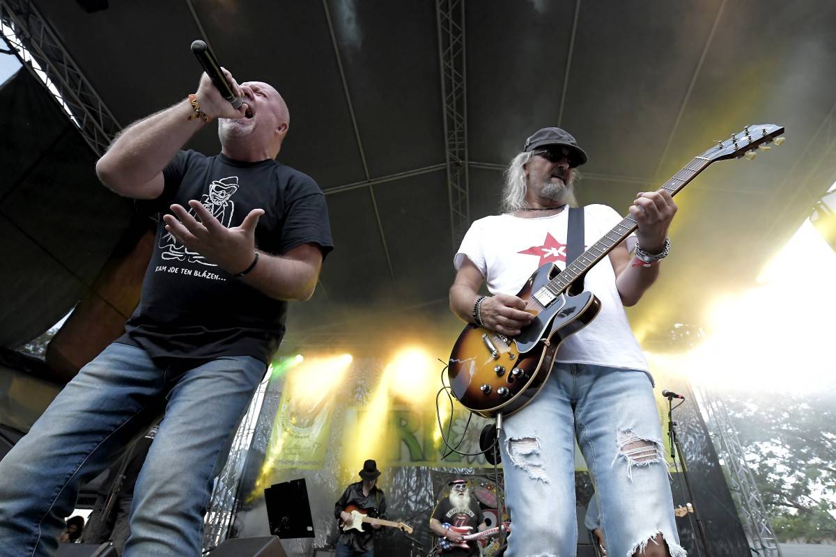 TrutnOFF přinesl do Brna spikleneckou atmosféru, zahráli Michal Prokop, Pražský výběr i Visací zámek