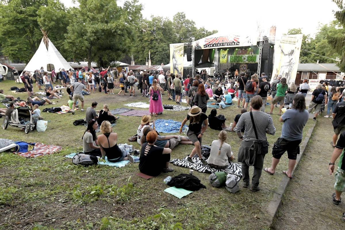 TrutnOFF přinesl do Brna spikleneckou atmosféru, zahráli Michal Prokop, Pražský výběr i Visací zámek