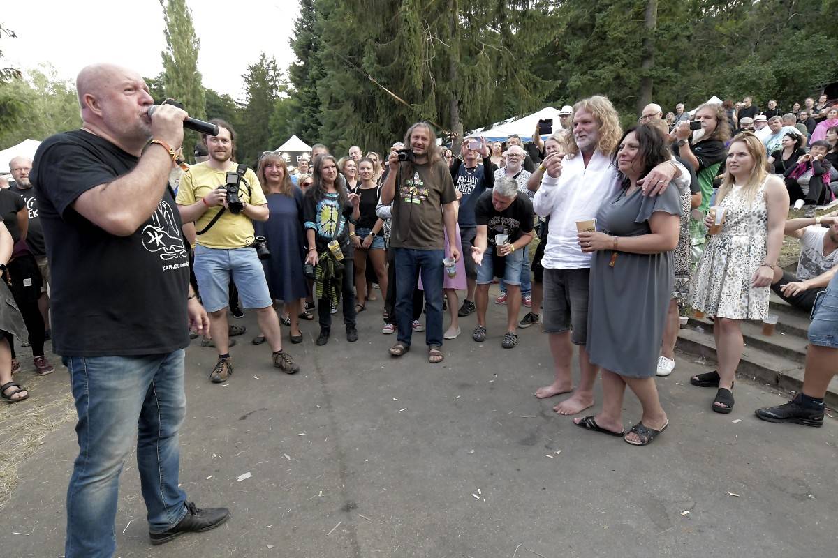 TrutnOFF přinesl do Brna spikleneckou atmosféru, zahráli Michal Prokop, Pražský výběr i Visací zámek